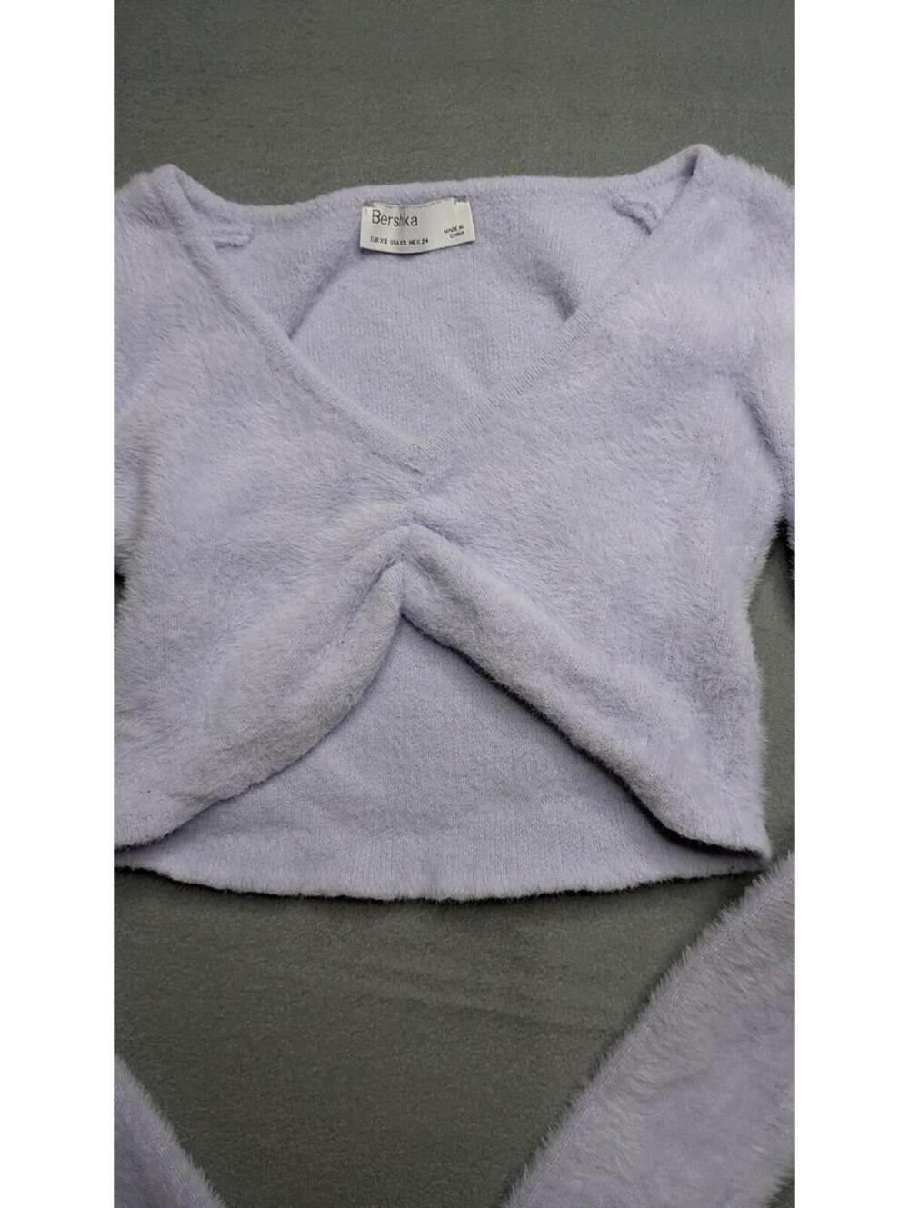 Bershka Sweater Pullover Womens XS Purple Fuzzy Cropped Twist Front V Neck - Picture 3 of 5